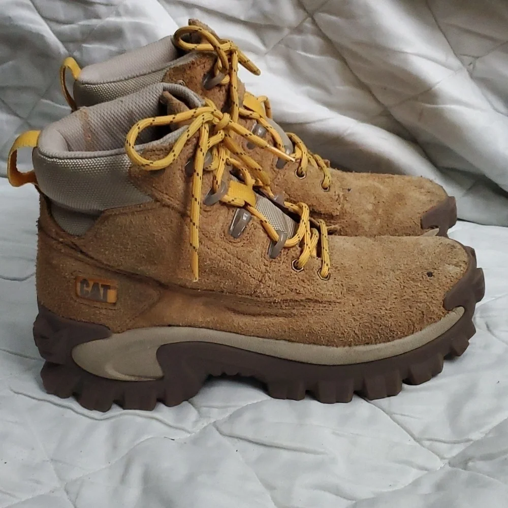 CAT Intruder Ply Unisex suede boots